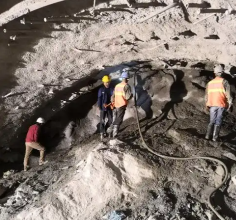 大厂拱顶带模注浆料的施工流程及注意事项